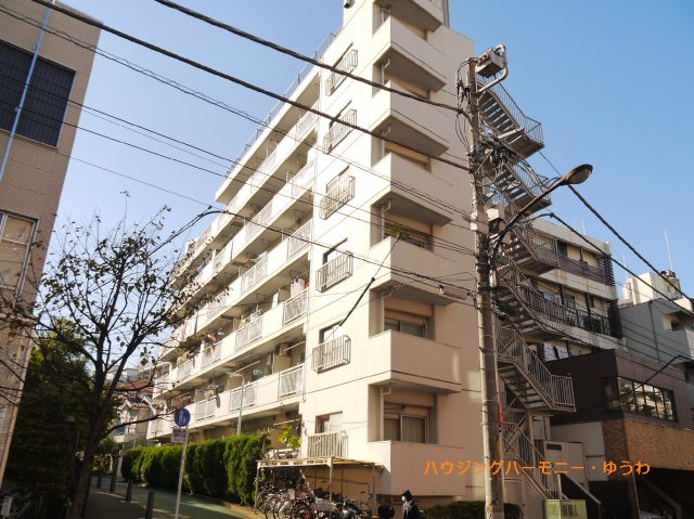 【外観】 | マンション大塚 | 住む人を映し出す洗練された佇まいは、いつまでも輝き続けながらいつしか街の風景に溶け込んでいきます。