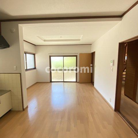 南中振１丁目戸建の居間・リビング