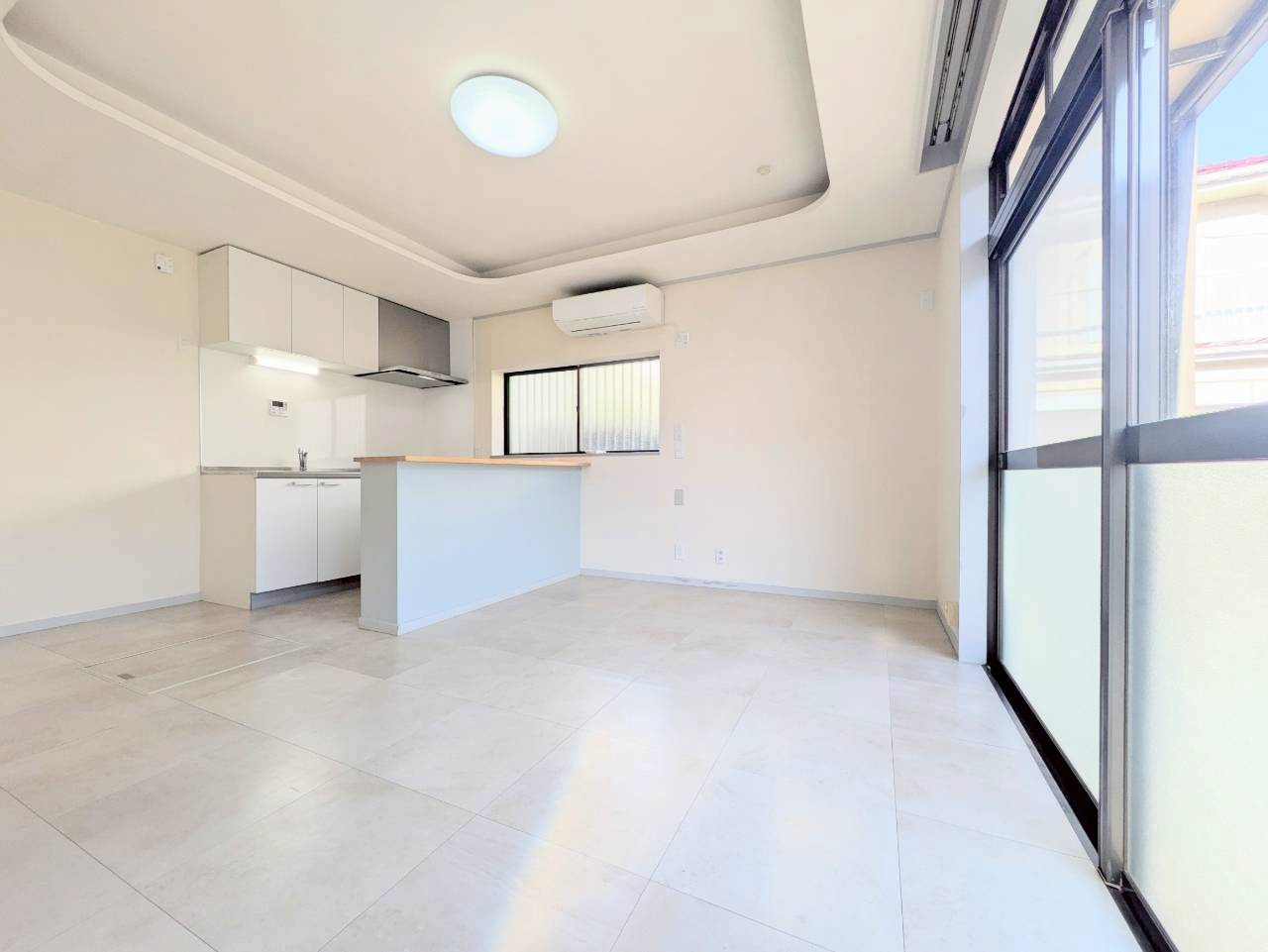 横浜市中区本牧三之谷のテラスの居間・リビング