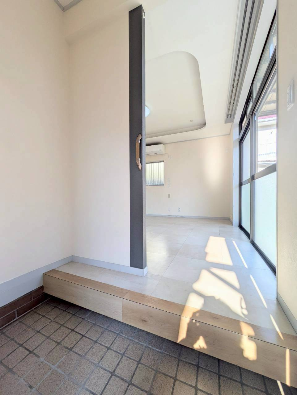 横浜市中区本牧三之谷のテラスの玄関