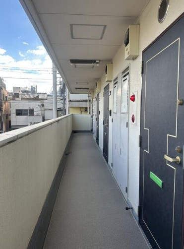 【玄関】 | アメニティ大塚 | 帰り着くたびに洗練されたテイストの空間に迎えられ誇りと喜びを感じる玄関まわりです。