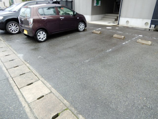 サンハイム・Kの駐車場