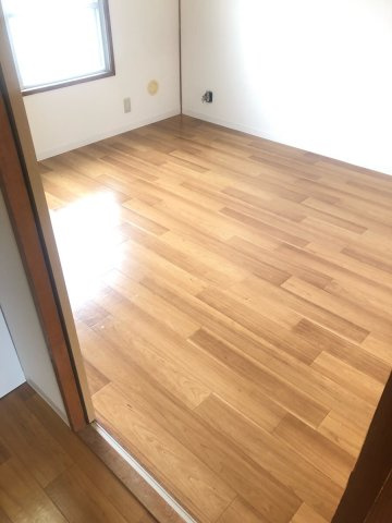 井上ハイツの洋室|ゆったりした洋室です