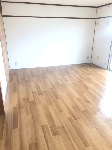 井上ハイツの居間・リビング|使いやすい居間です