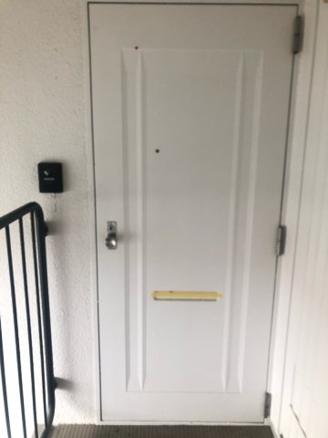 井上ハイツの玄関