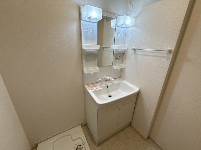 ジェルメ今在家の洗面所