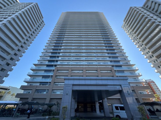 【外観】 | 【時短が叶う快適な立地】
毎日のお買い物に困らない「イオンモール香椎浜」まで徒歩4分。スーパー、専門店、飲食店が揃う大型施設が「庭」のような感覚で利用できる、圧倒的な利便性が魅力です。