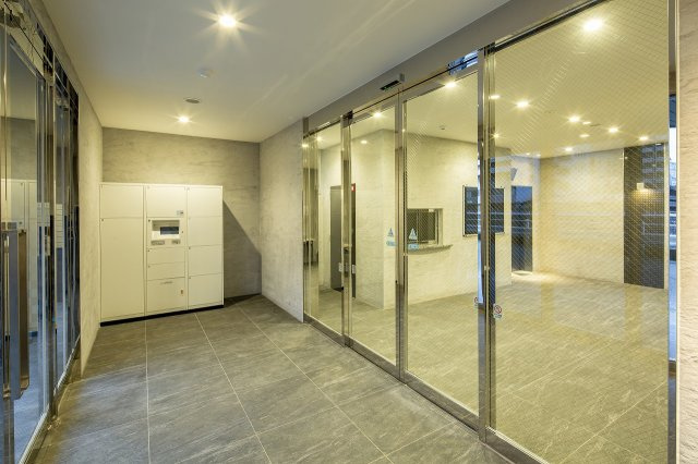 サヴォイラクアティック　4階のエントランス