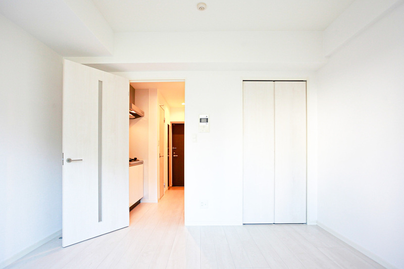 サヴォイラクアティック　4階の居間・リビング|別号室のものです。現状優先になります。
実際のお部屋には出窓がございます。