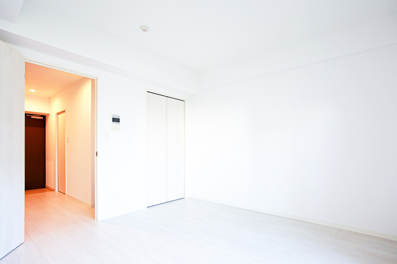 サヴォイラクアティック　4階の居間・リビング|別号室のものです。現状優先になります。
実際のお部屋には出窓がございます。