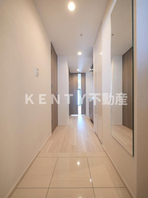 【玄関】 | オーパスレジデンス武蔵小山 | 収納もある玄関です