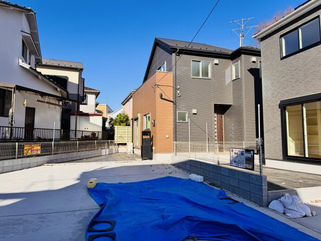 八王子市　楢原町　新築一戸建て　５期の駐車場|～並列2台駐車可能カースペース～