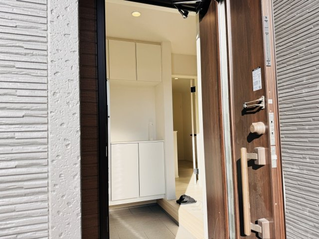 八王子市　楢原町　新築一戸建て　５期の玄関|～玄関は安心のWロックキーを採用～