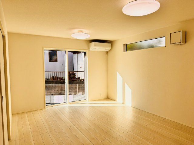 八王子市　楢原町　新築一戸建て　５期の居間・リビング|～15.7帖の明るいLDKで、家族団欒の時間をお過ごしいただけます～