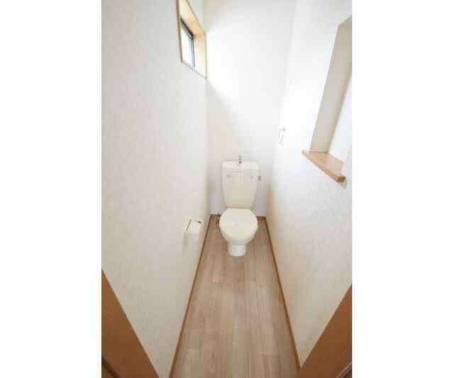 磯子区滝頭２丁目貸家１号棟のトイレ