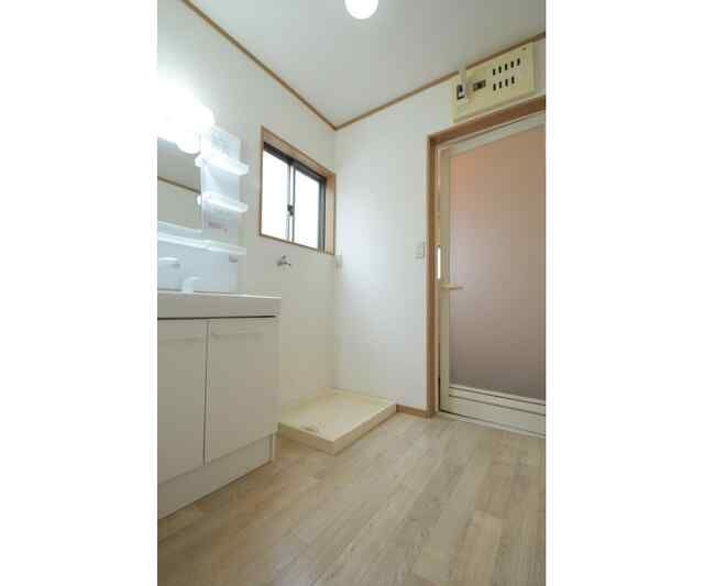 磯子区滝頭２丁目貸家１号棟の洗面所