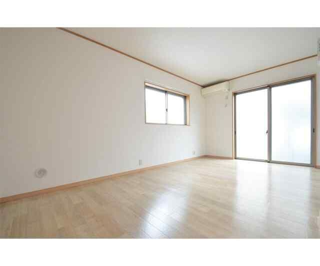 磯子区滝頭２丁目貸家１号棟の居間・リビング