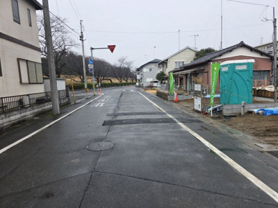 【前面道路含む現地写真】 | 熊谷市赤城町第３　 | 現地前面道路（2025年12月24日）撮影