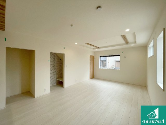 西宮市東鳴尾町　第2期　新築一戸建ての居間・リビング|子供を見守りながらお料理が出来るため家族のコミュニケーションか増えます♪スペースが広く確保されている為お子様が大きくなったときは一緒に料理を楽しめます♪