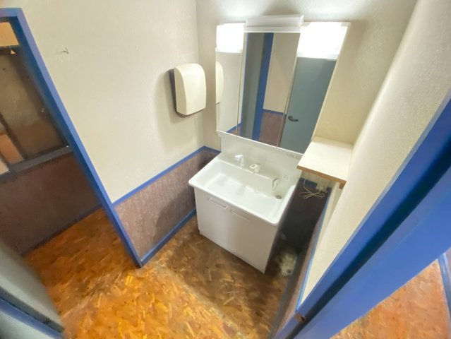 曙町貸店舗の玄関