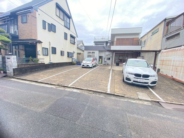 曙町貸店舗の駐車場
