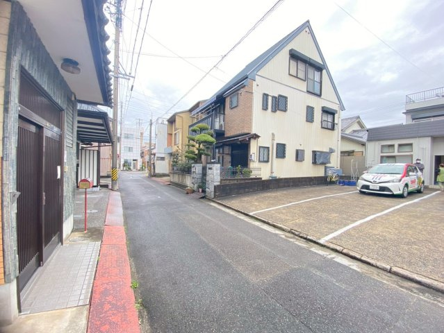 曙町貸店舗の駐車場