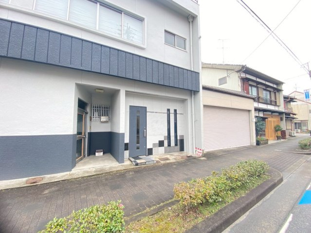 曙町貸店舗の駐車場