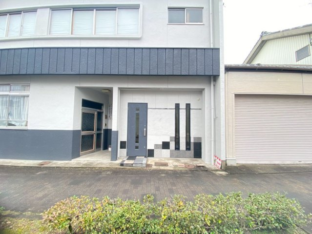 曙町貸店舗の駐車場