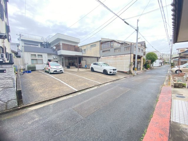 曙町貸店舗の駐車場