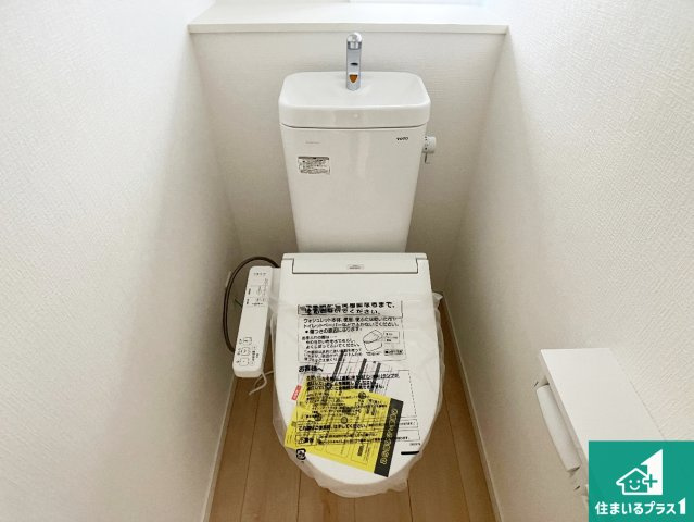 加古川市西神吉町鼎　第1期　新築一戸建てのトイレ|1・2階の2ヶ所にあるので、朝の忙しい時間の順番待ちもなく、深夜の利用にも大変便利です。