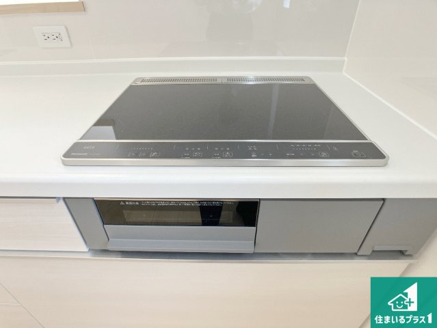 加古川市西神吉町鼎　第1期　新築一戸建ての設備|火を使わないので、安心なＩＨコンロ！でこぼこが無い構造なので、掃除もしやすく清潔に保てます！