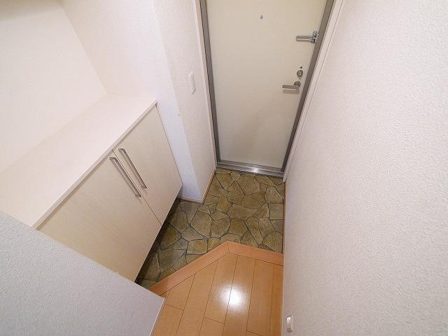 リビングタウン西大寺の玄関|収納もある玄関です