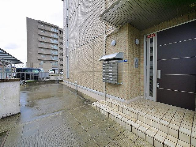 リビングタウン西大寺のエントランス|清潔なエントランスです