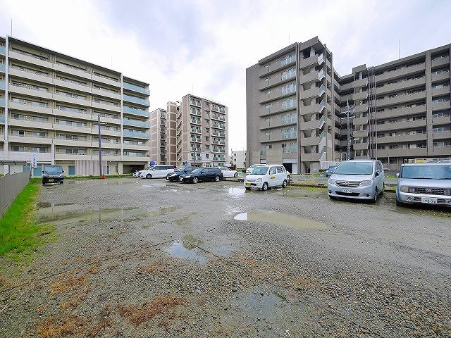 リビングタウン西大寺の駐車場|駐車場です