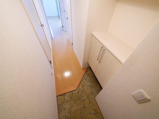 リビングタウン西大寺の玄関|ゆったりとした玄関です