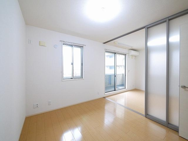 リビングタウン西大寺の洋室|個人の部屋や寝室として使える洋室です