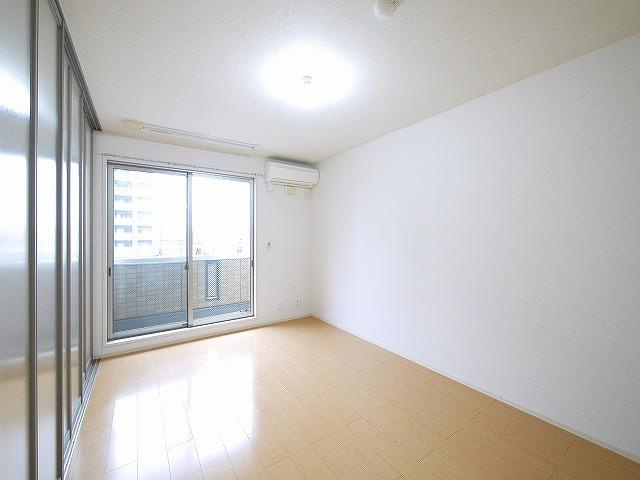 リビングタウン西大寺の居間・リビング|ゆったりとしたリビングです