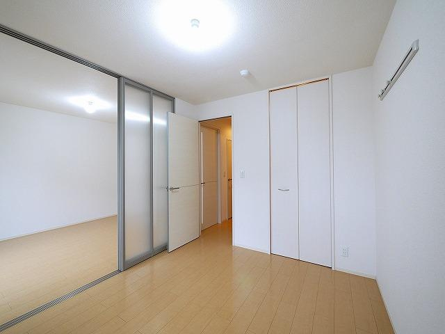 リビングタウン西大寺の洋室|落ち着いた色調の洋室です