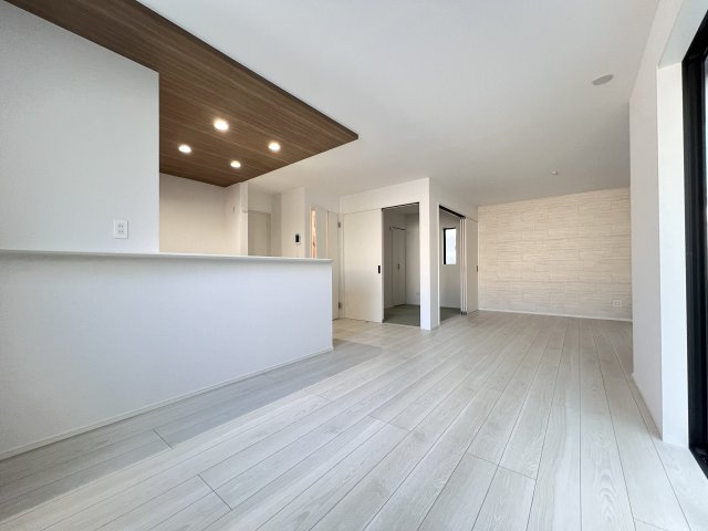 【居間・リビング】 | 高知市高須２丁目/２号棟