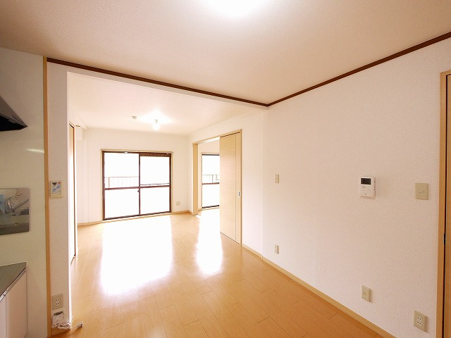 アメニティ前栽２号館の居間・リビング|使いやすいリビングです