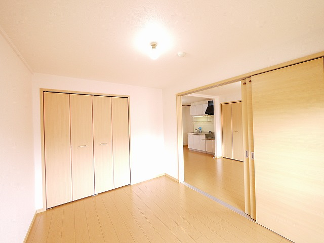 アメニティ前栽２号館の寝室|使い勝手のいい寝室です