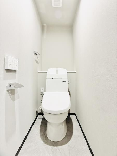 コンポジット早稲田鶴巻町のトイレ|ゆったりとした空間のトイレです