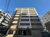 【外観】 | アルファライフ博多プレシャス☆仲介手数料無料☆ | 九州の玄関口「博多」駅が生活圏内。通勤・通学はもちろん、休日のお買い物やグルメも徒歩や自転車で気軽に楽しめる利便性。近隣にはコンビニやスーパーも点在し、忙しい毎日を支える充実した住環境が整っています。