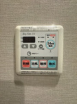 【防犯設備】 | アルファライフ博多プレシャス☆仲介手数料無料☆ | 【浴室換気乾燥機付き】天候を気にせずお洗濯が可能。清潔感溢れるバスルームで、一日の疲れをゆったりと癒やせます。日々のメンテナンスもしやすい仕様です。