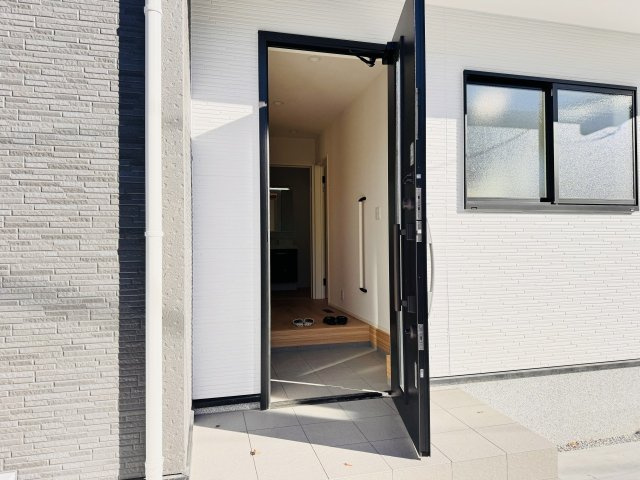 八王子市　楢原町　新築一戸建て　５期の玄関|～玄関は安心のWロックキーを採用～