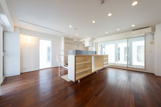 アーバンセオリーズの居間・リビング