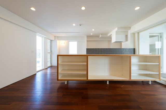 アーバンセオリーズの居間・リビング