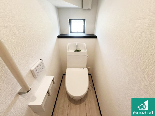 神戸市須磨区車　新築一戸建てのトイレ|1・2階の2ヶ所にあるので、朝の忙しい時間の順番待ちもなく、深夜の利用にも大変便利です。