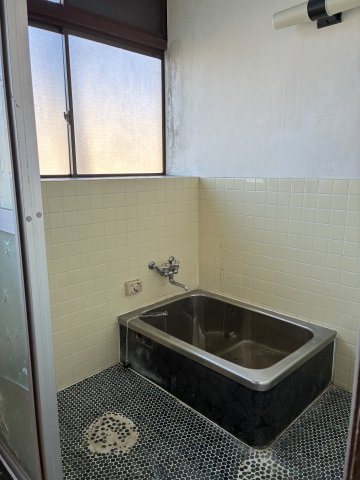 米沢市西大通１丁目　二階建て中古住宅の浴室