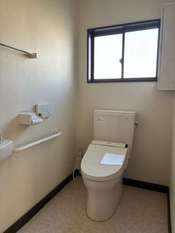 米沢市西大通１丁目　二階建て中古住宅のトイレ